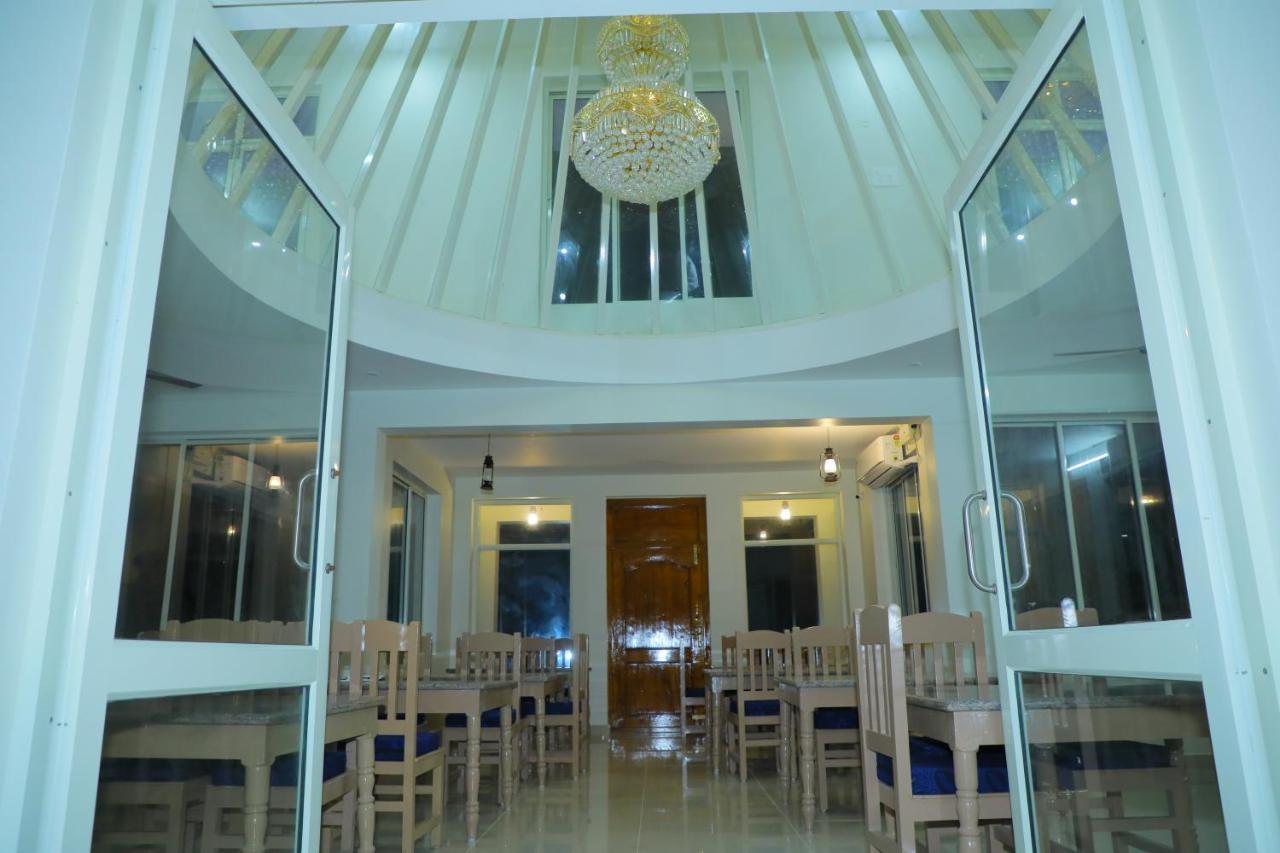 Srinivasa Hotel ティルパティ エクステリア 写真