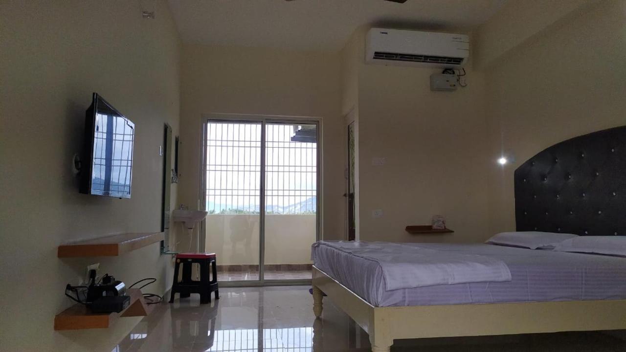 Srinivasa Hotel ティルパティ エクステリア 写真