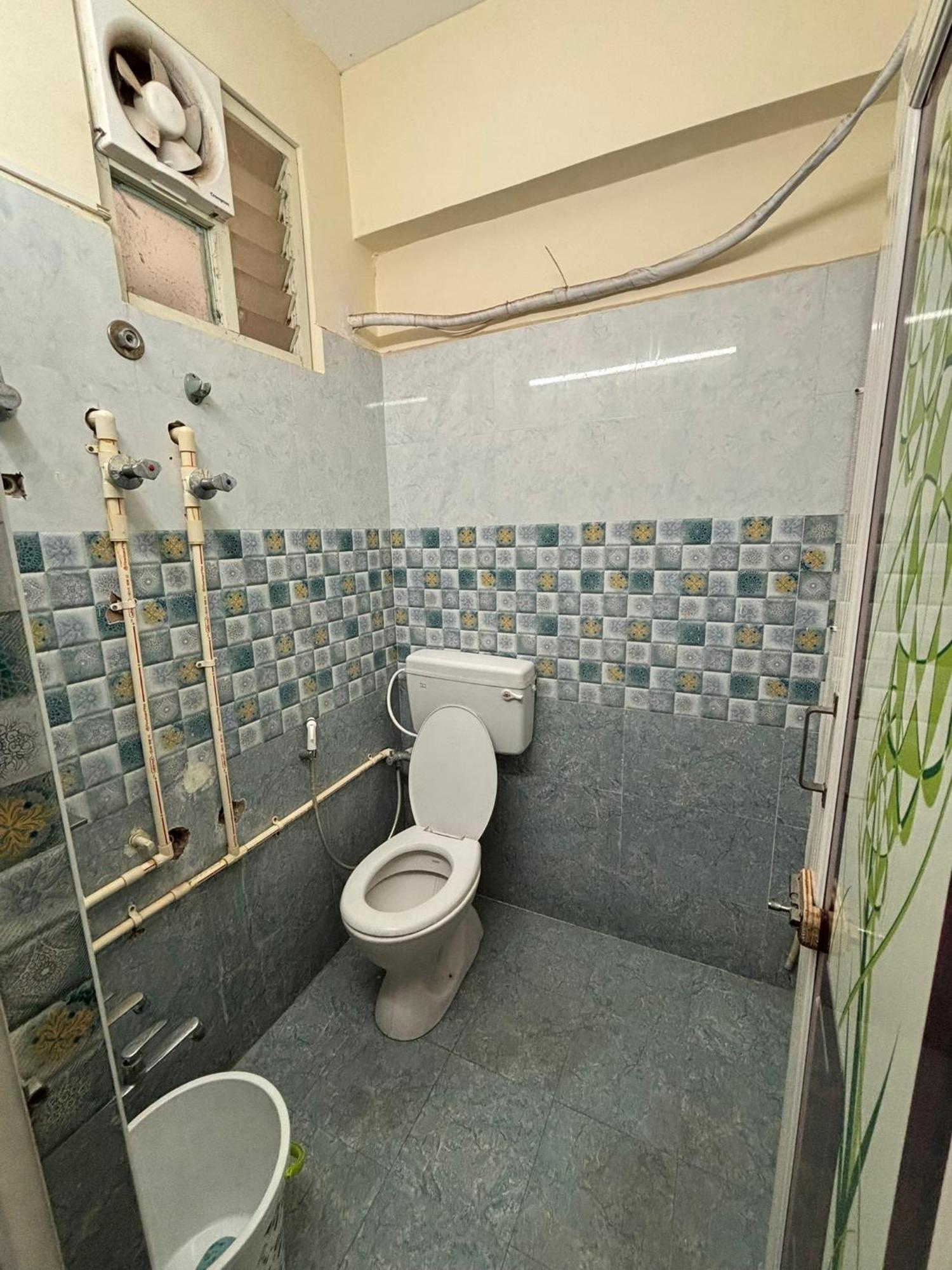 Srinivasa Hotel ティルパティ エクステリア 写真