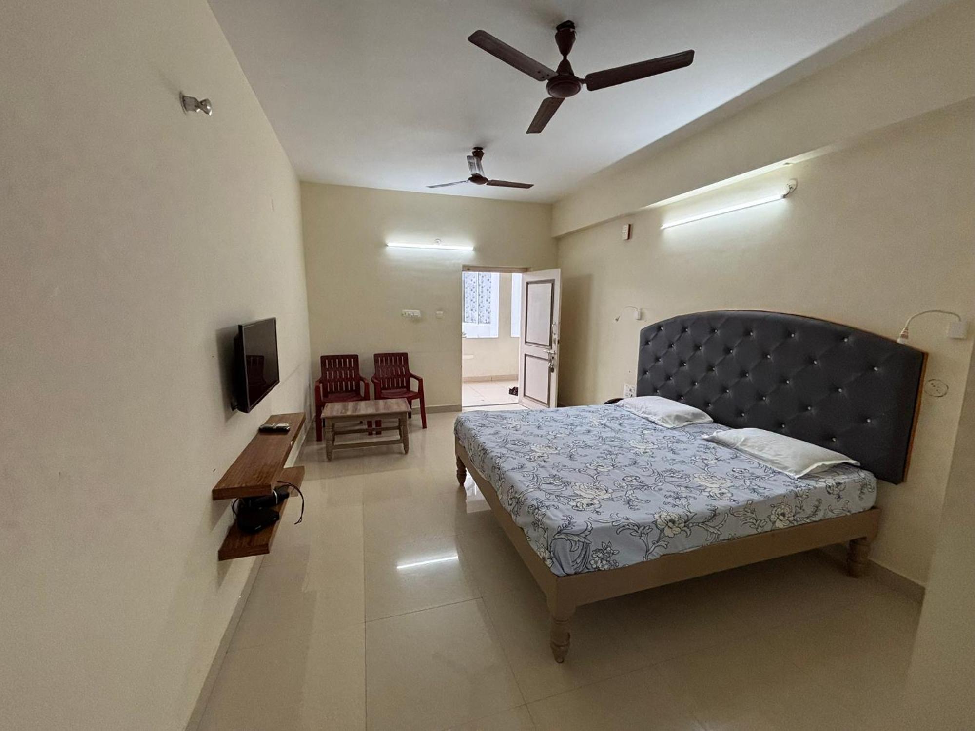 Srinivasa Hotel ティルパティ エクステリア 写真
