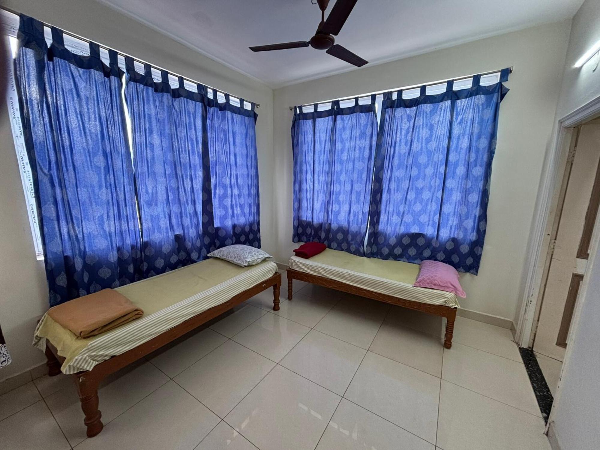 Srinivasa Hotel ティルパティ エクステリア 写真