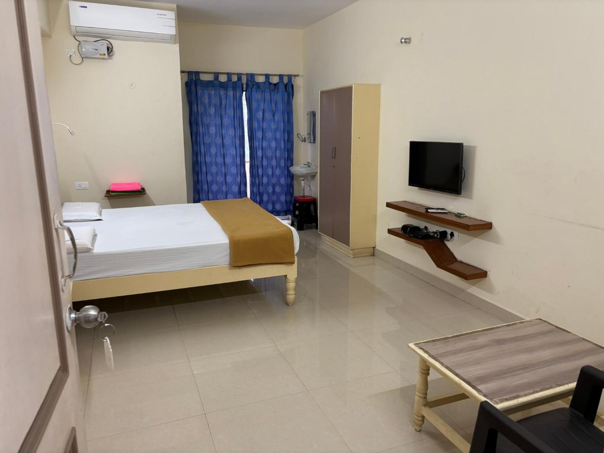 Srinivasa Hotel ティルパティ エクステリア 写真