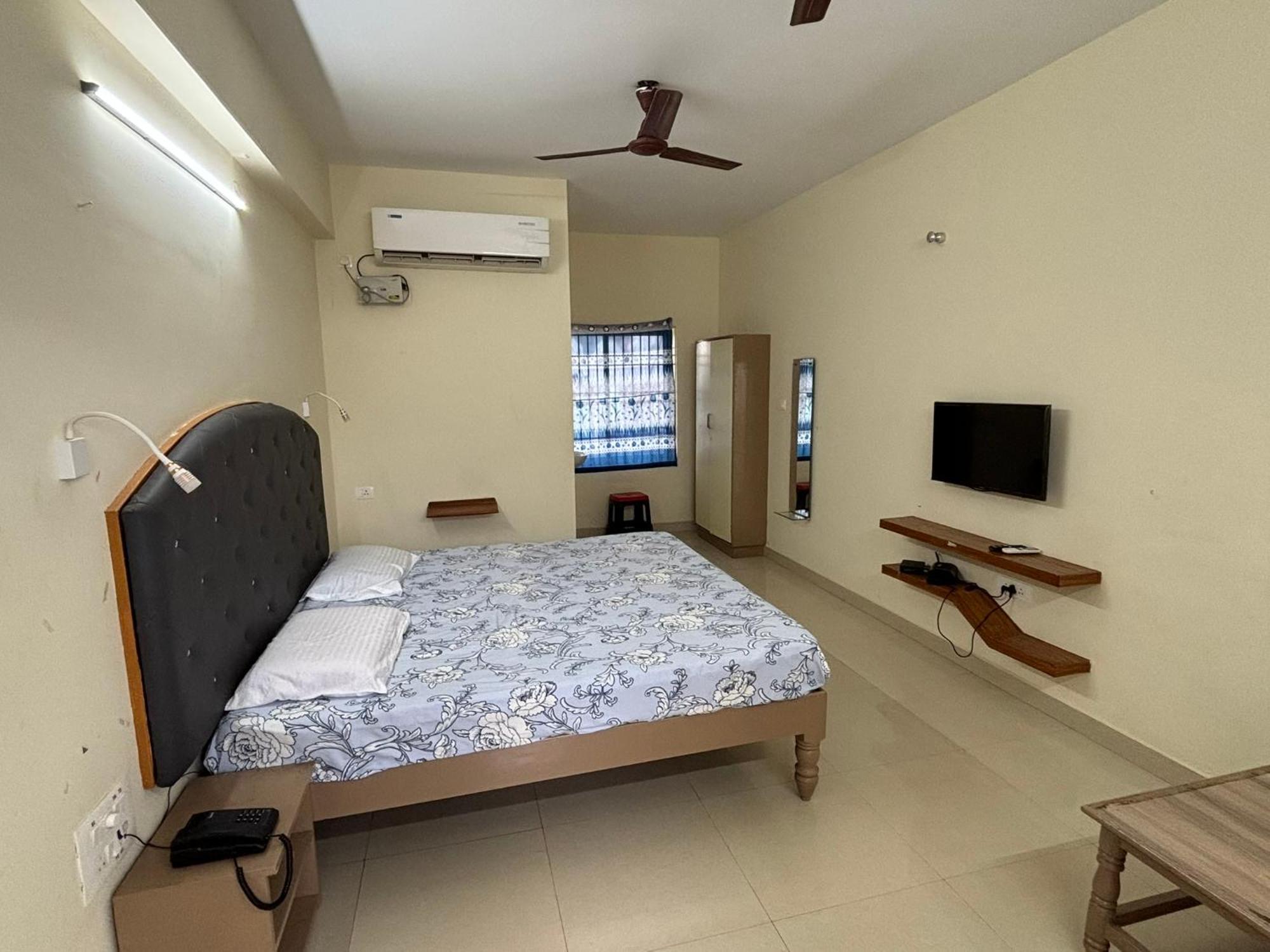 Srinivasa Hotel ティルパティ エクステリア 写真