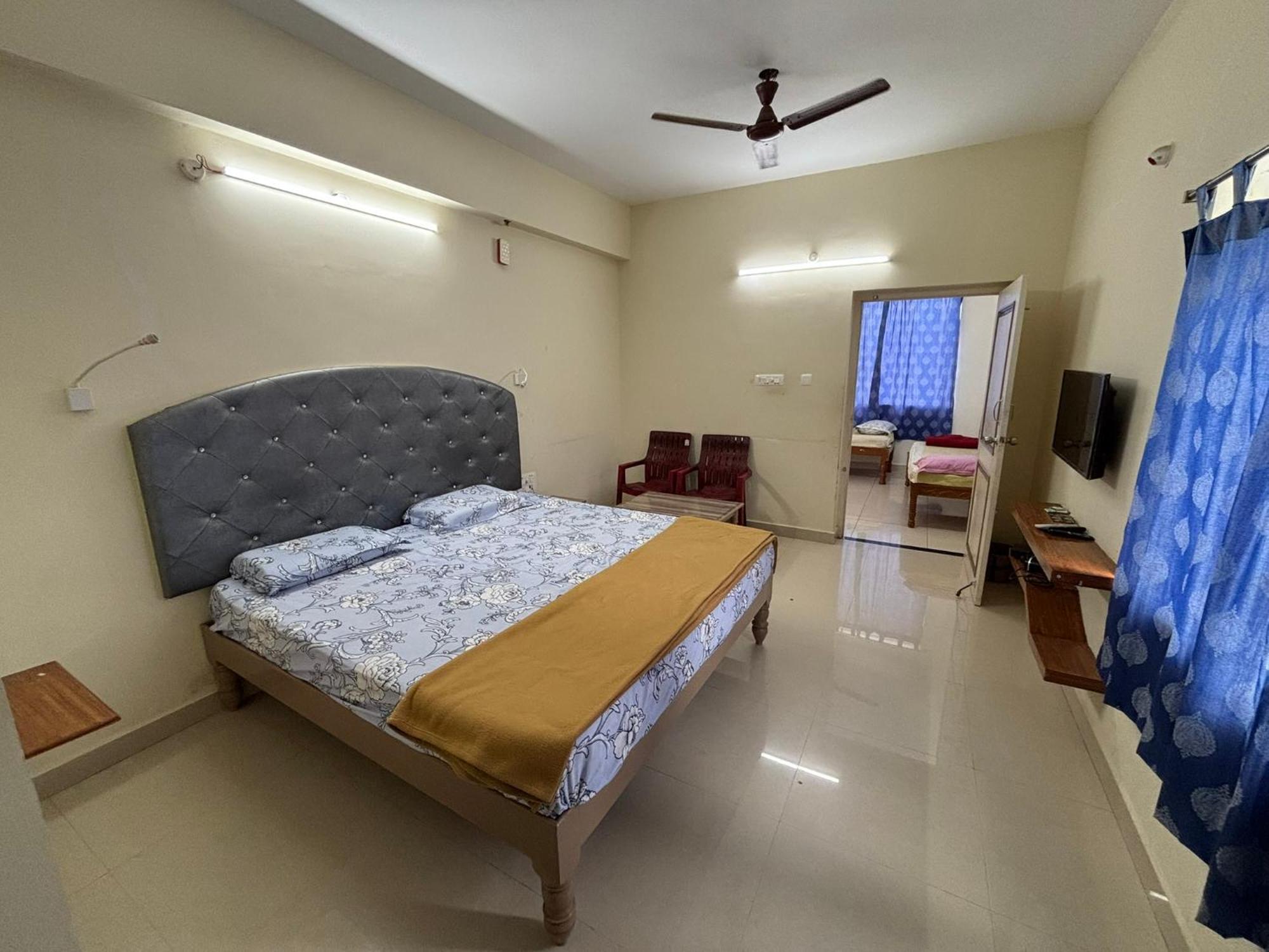 Srinivasa Hotel ティルパティ エクステリア 写真