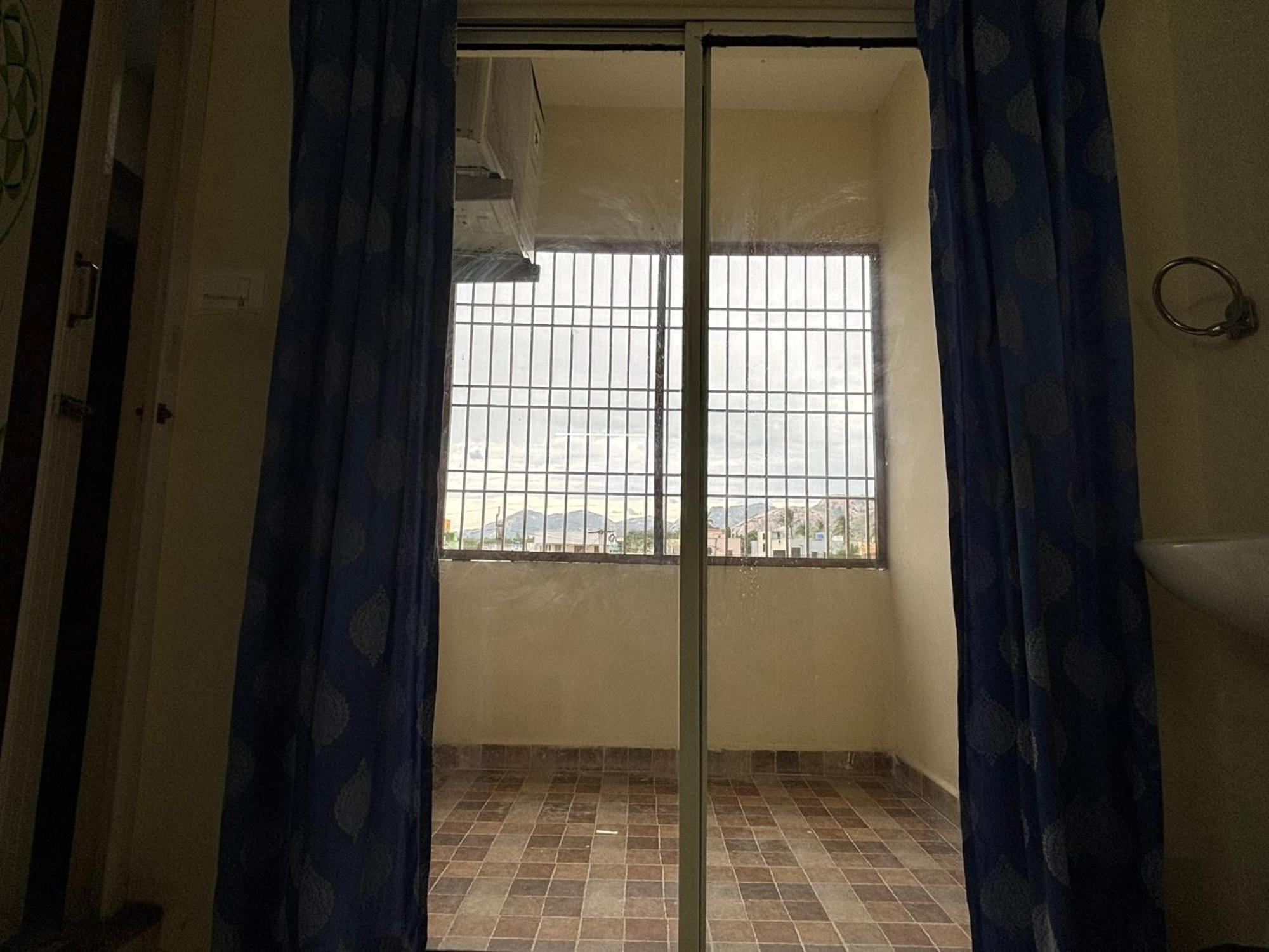 Srinivasa Hotel ティルパティ エクステリア 写真