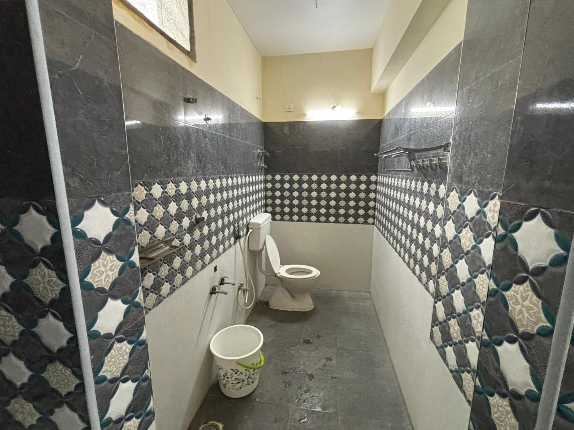 Srinivasa Hotel ティルパティ エクステリア 写真