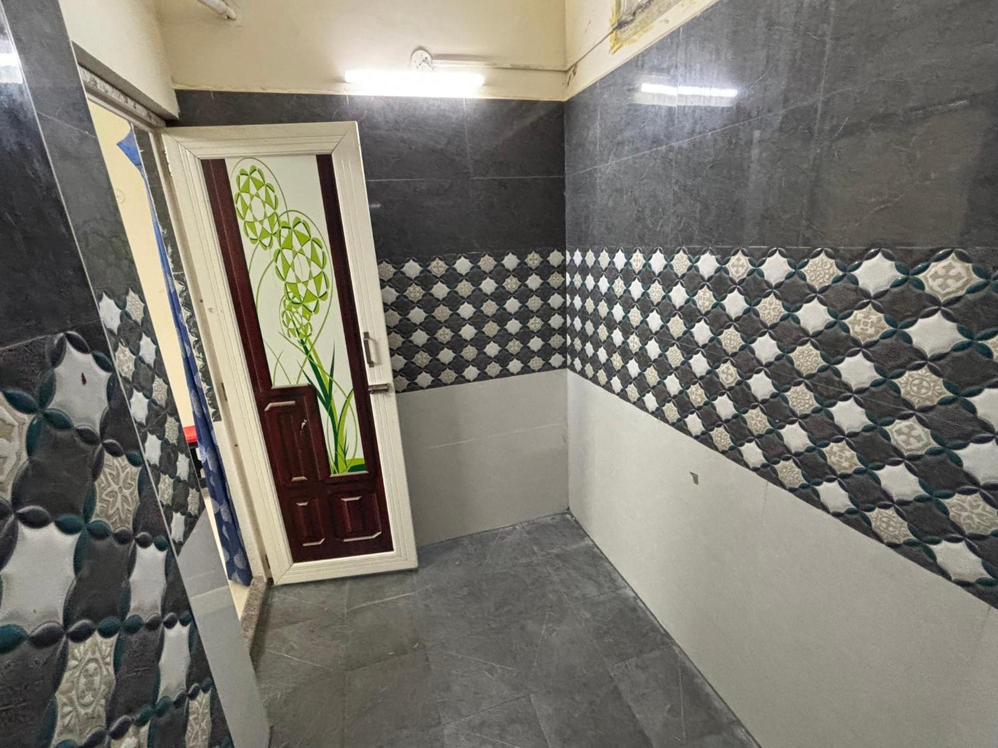 Srinivasa Hotel ティルパティ エクステリア 写真